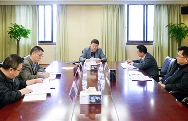 省幸运农场集团党委召开中心组(扩大)会议传达学习党的十九届四中全会精神