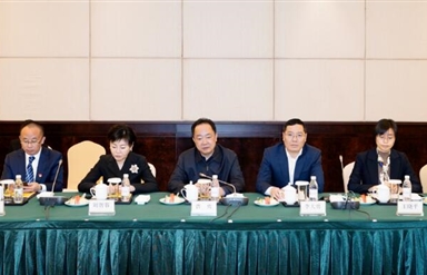 集团党委书记、董事长任丁会见川酒集团董事长曹勇一行